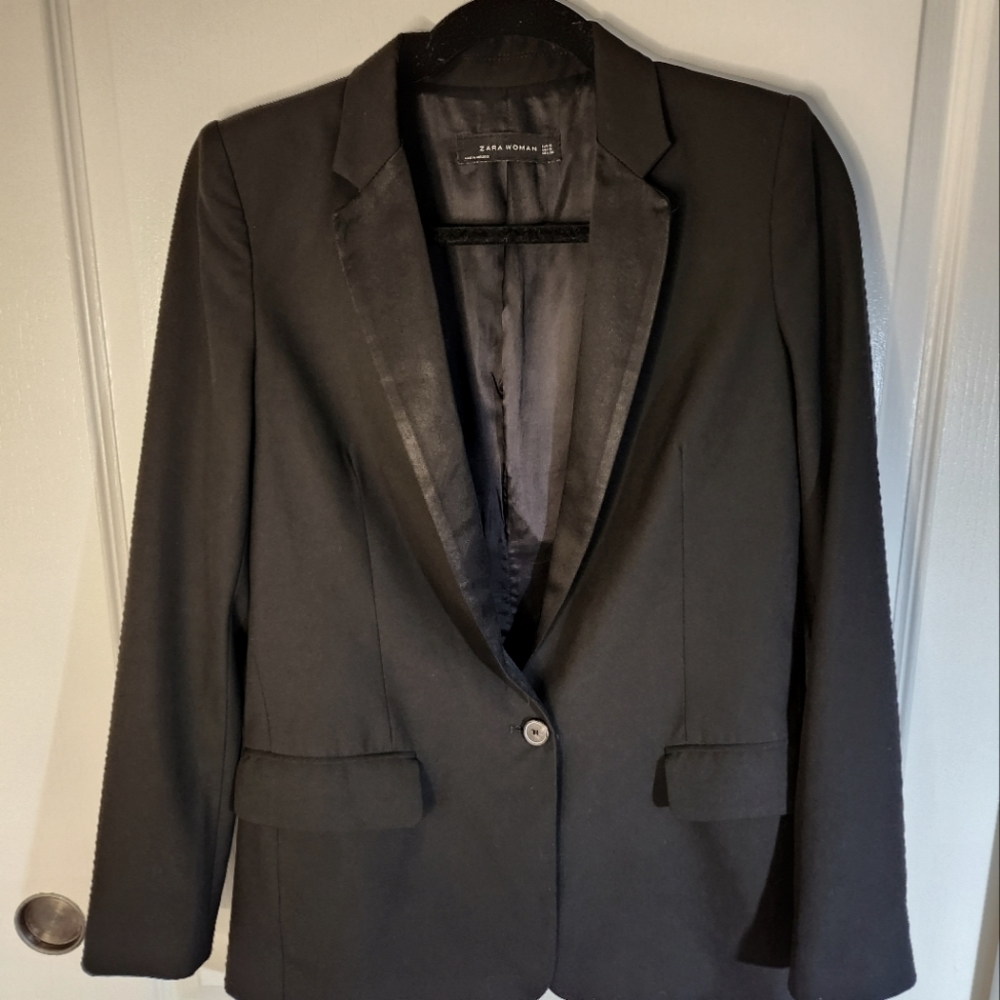 Zara Woman's Blazer with shoulder pads (Satin effect) Tuxedo Jacket Style